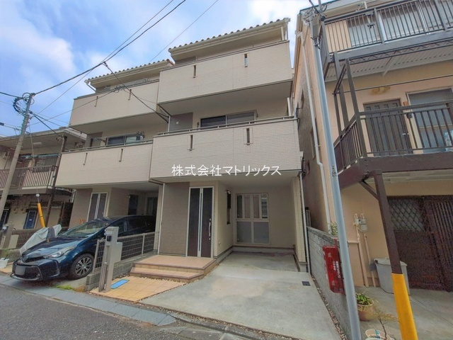 板橋区栄町　2012年築　車庫付リフォーム住宅の外観