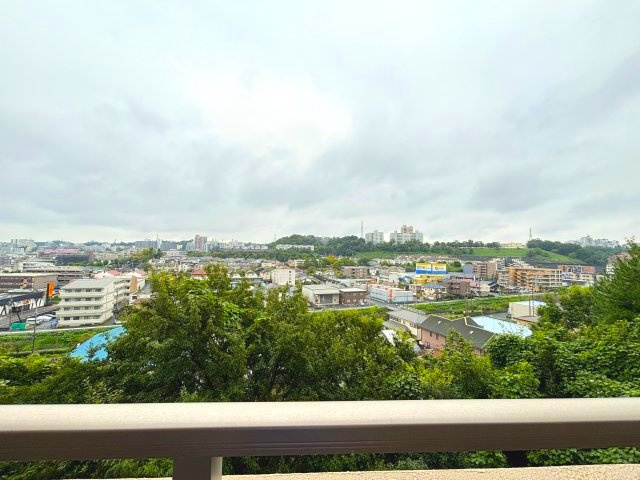 建物が高台にあり前面は見晴らしが良いです
