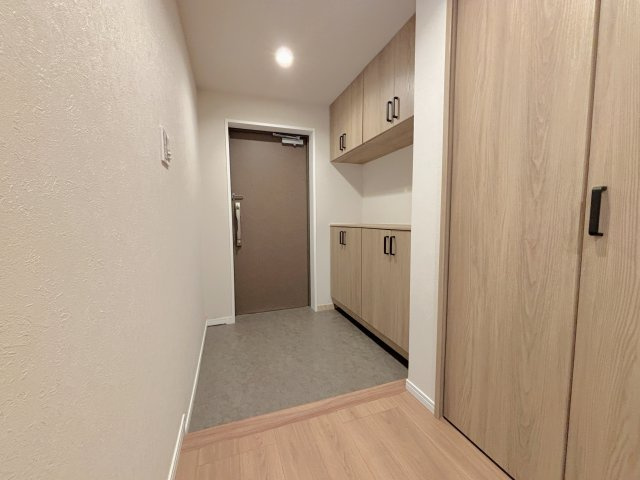 ゆとりのある玄関は動線に余裕があり朝の忙しい時間帯でも支度がしやすいです