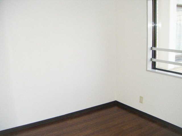 プラムロイヤル原木中山の居間・リビング|日当り良好のお部屋です。