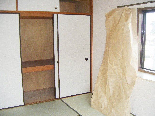 プラムロイヤル原木中山の収納|収納も２段で天袋付いております