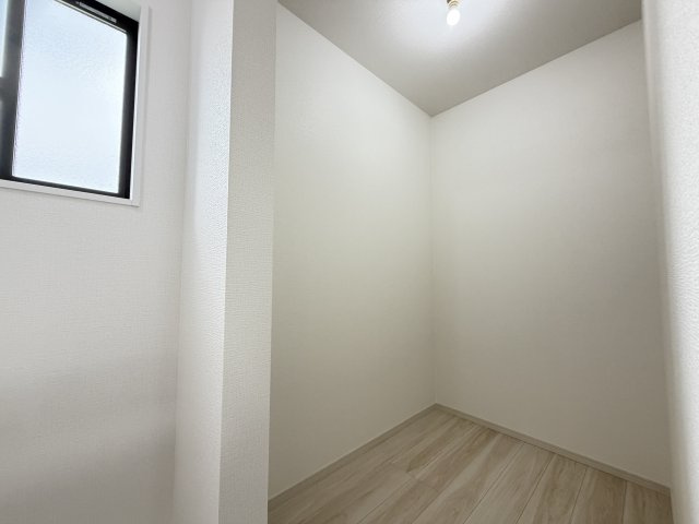 リガーレ前橋市上新田町2期　1号棟の収納|ウォークインクローゼットです
