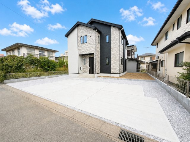 リガーレ前橋市上新田町2期　1号棟の駐車場|駐車場もキレイに整備されています。並列４台駐車可能です！