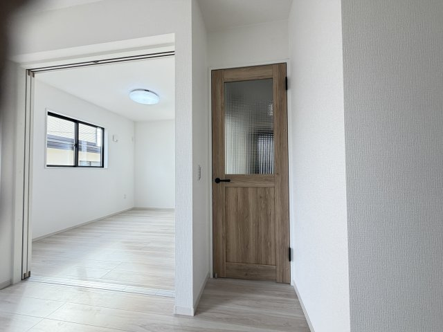 リガーレ前橋市上新田町2期　1号棟のその他|リビングドアもおしゃれです♪