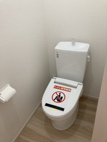 リガーレ前橋市上新田町2期　1号棟のトイレ|【イメージ写真】2階トイレです。清潔感のある白を基調としています。