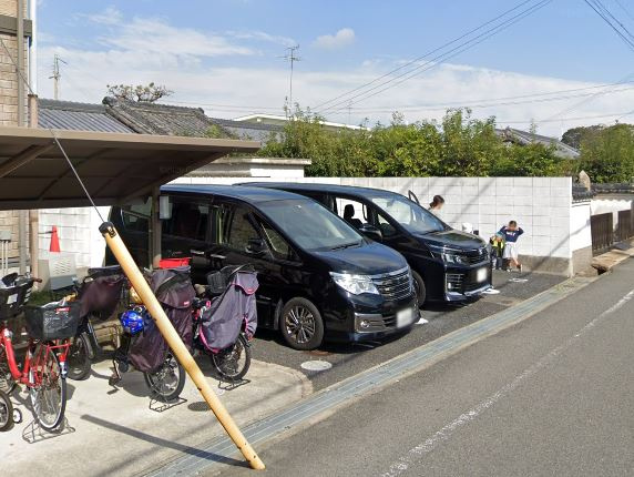 泉大津市曽根町２丁目のハイツの駐車場|車をお持ちの方に嬉しい駐車場付きの物件です