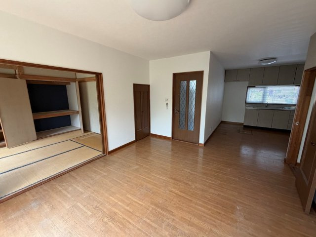 中古戸建　美幌町字元町の居間・リビング|使いやすいリビングです