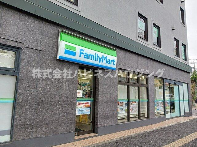 ソラティオーラの周辺|ファミリーマートまで689m