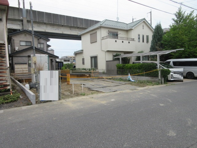 【仲介手数料無料】新築戸建　熊谷市伊勢町345-1（全1棟）の前面道路含む現地写真
