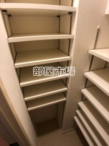 ハピネ蔵前鳥越の玄関|シューズインクローゼット