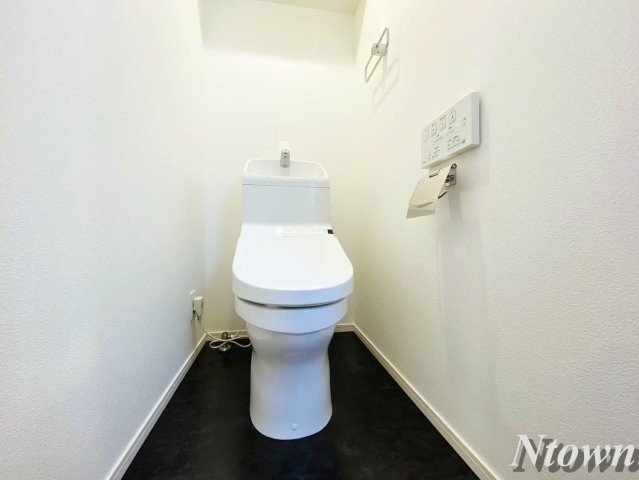 【トイレ】 | IARIM栄東 | 落ち着いた色調のトイレです
