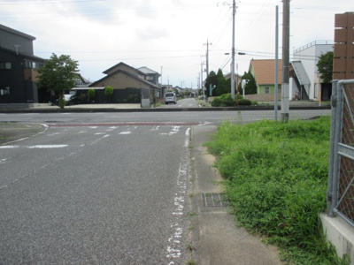 【前面道路含む現地写真】 | 伊勢崎市富塚町　880万　土地