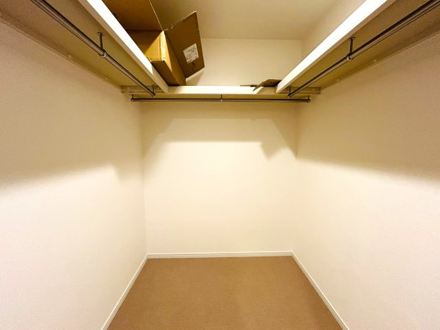 最上階×角部屋でペット飼えちゃう！！田の字間取りではない！！何と言ってもまずマンションエントランスから爆上げ必須！！な、『パークハイム三ツ沢』リノベーションの収納