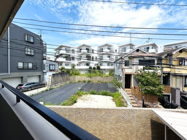 最上階×角部屋でペット飼えちゃう！！田の字間取りではない！！何と言ってもまずマンションエントランスから爆上げ必須！！な、『パークハイム三ツ沢』リノベーションの展望