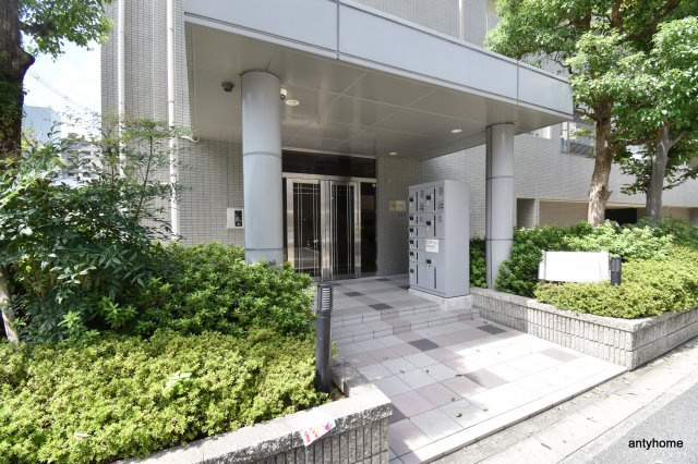 アールエスフラッツ　仲介手数料無料のエントランス