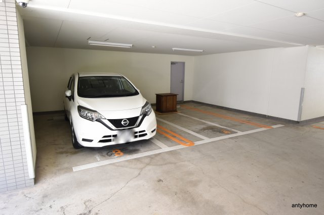 アールエスフラッツ　仲介手数料無料の駐車場