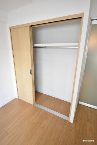 アールエスフラッツ　仲介手数料無料の収納