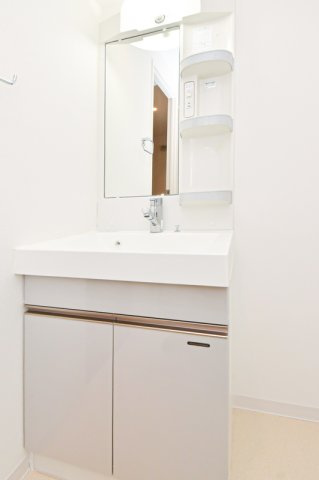 サヴォイラルカンジュ　8階の洗面所|別号室のものです。現状優先になります。