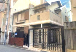 茶臼山町テナントの外観