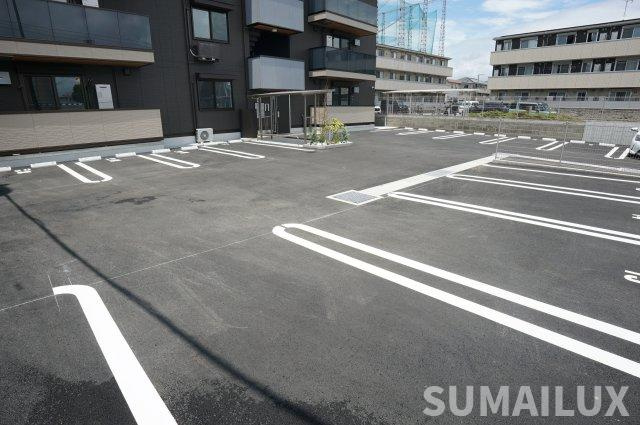 D-ROOM パレットハウスの駐車場