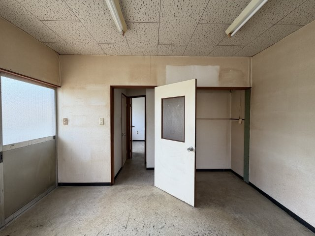 丸塚町倉庫付貸事務所の内装