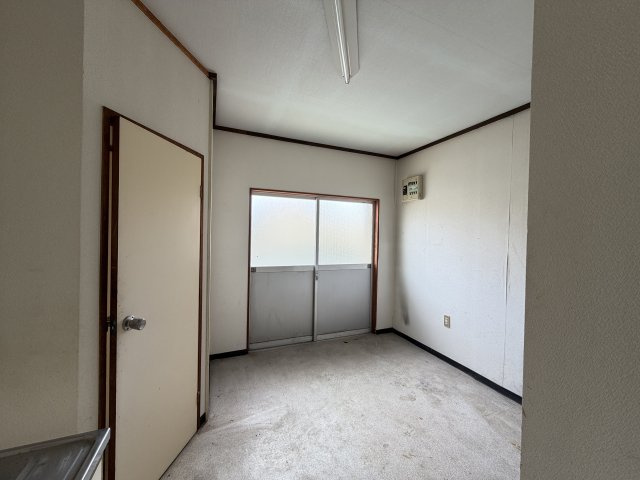 丸塚町倉庫付貸事務所の内装