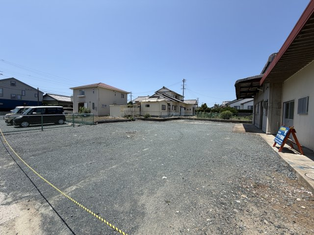 丸塚町倉庫付貸事務所の駐車場
