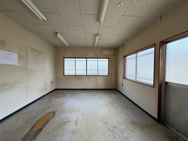 丸塚町倉庫付貸事務所の内装