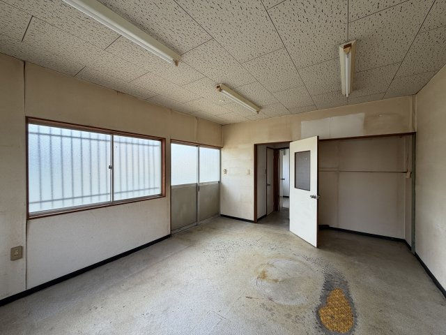 丸塚町倉庫付貸事務所の内装