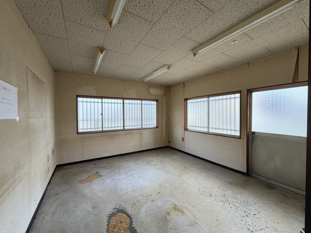 丸塚町倉庫付貸事務所の内装