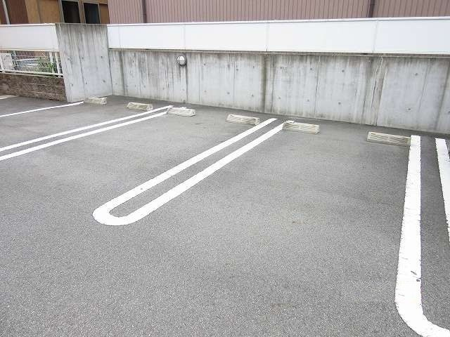ボンヌ　シャンス　ｄの駐車場