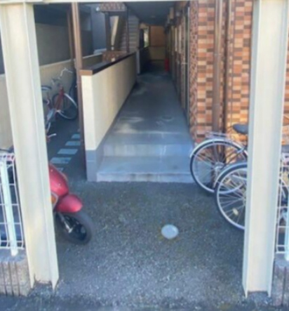 相模原市緑区西橋本１丁目の賃貸マンションのエントランス