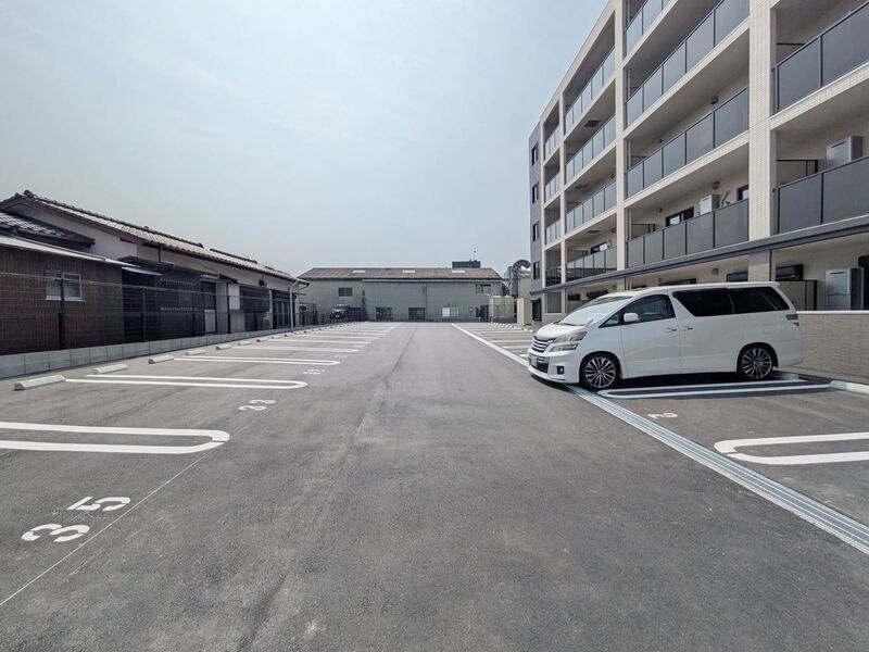 Mitteの駐車場