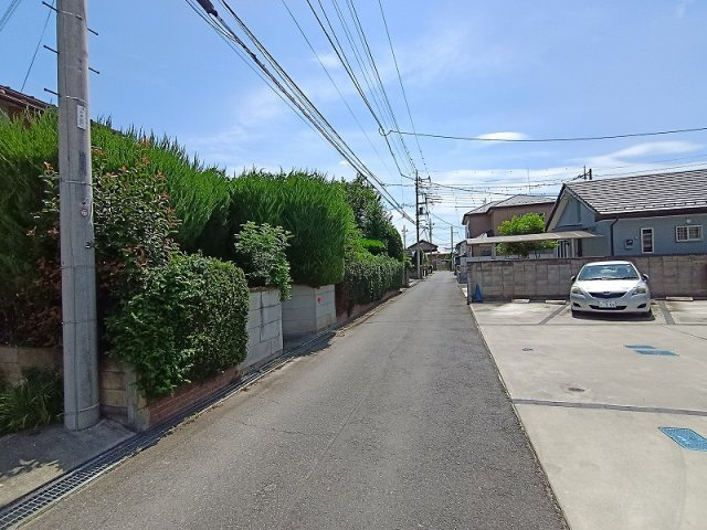 高崎市貝沢町　売地の前面道路含む現地写真|現地撮影：西から東方向