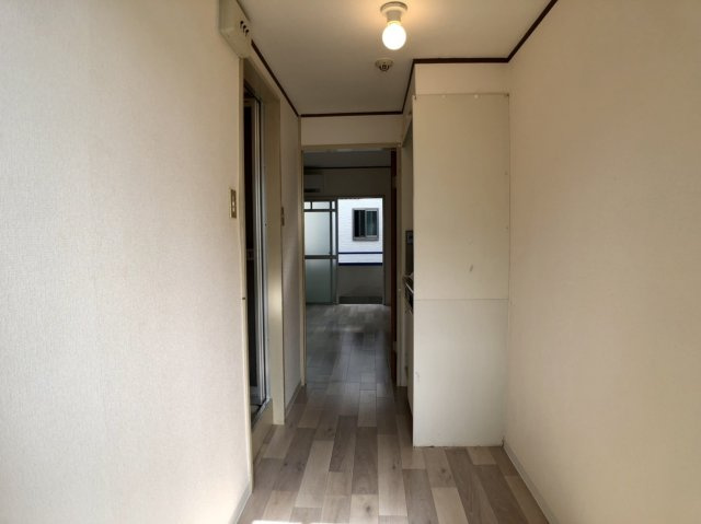 ラフィーネ小若江　（旧）アベニュー藤の玄関