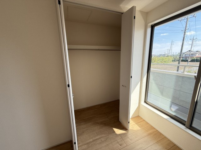 リーブルガーデンS第18渋川金井　5号棟の収納|２階洋室2収納です♪