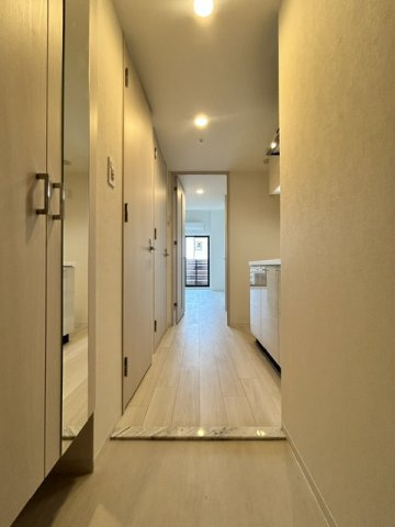 IW RESIDENCE大阪CREST TAPPの玄関
