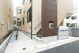 Latte池袋本町のエントランス