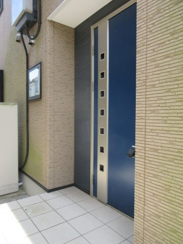 中古戸建　滑川町月の輪6-4-17（リフォーム住宅）の玄関