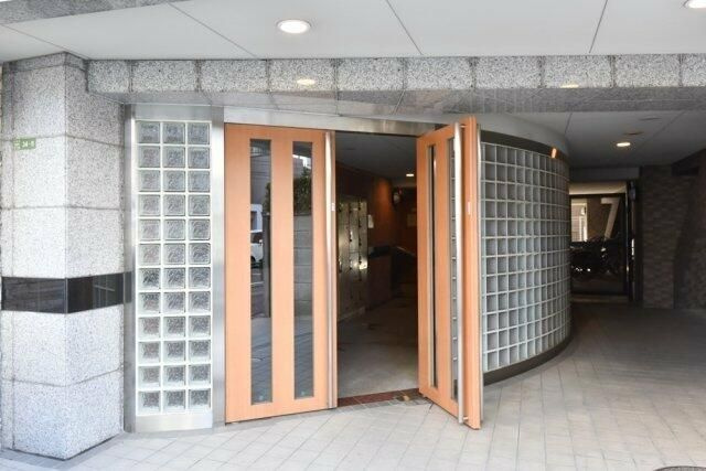 パークウェル千駄木駅前のエントランス