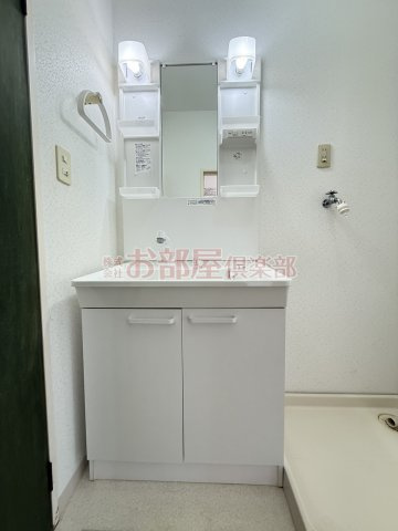 グランデール長園　B棟の洗面所|スペースが確保できる洗面所です