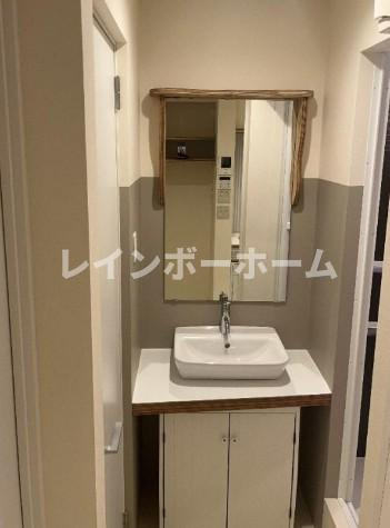 スヴァートブルンの独立洗面台