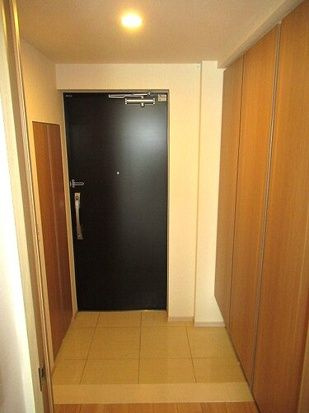 ライオンズタワー柏の玄関|収納もある玄関です（参考写真です）