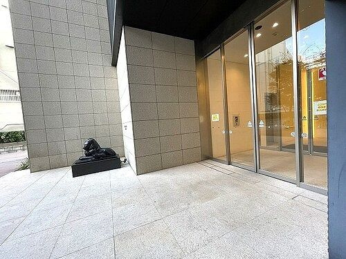 ライオンズタワー柏のエントランス|落ち着いたエントランスです