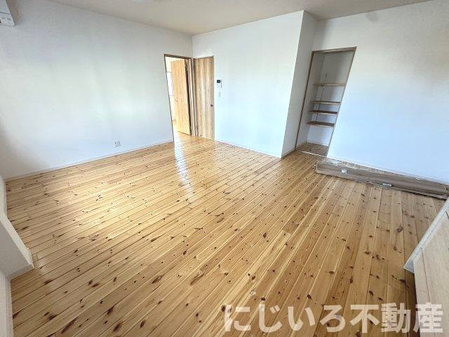オレンジハイツⅢの居間・リビング
