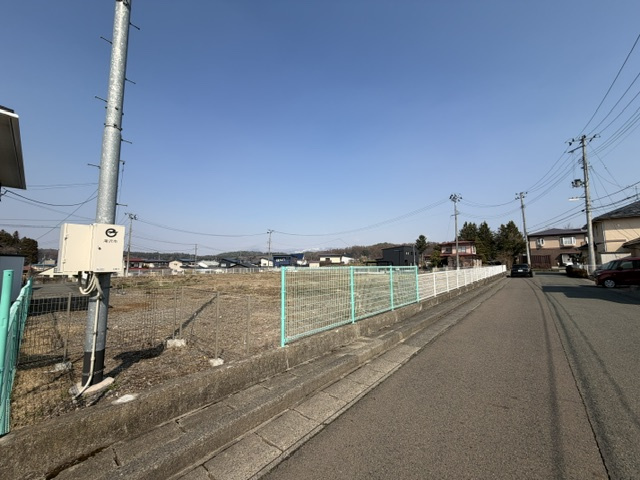 滝沢市葉の木沢山の前面道路含む現地写真
