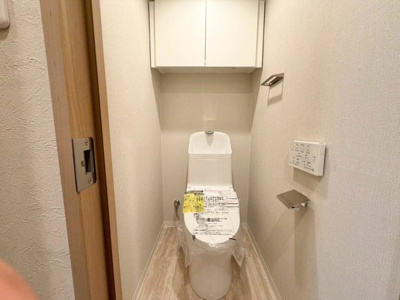 【トイレ】 | クローバーハイツ上野芝 | 【トイレ新調】温水便座洗浄便座ですので、寒い日も温かい便座で安心して使用していただけますよ！