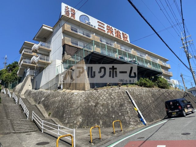 玉手山ハイツ１号館の外観