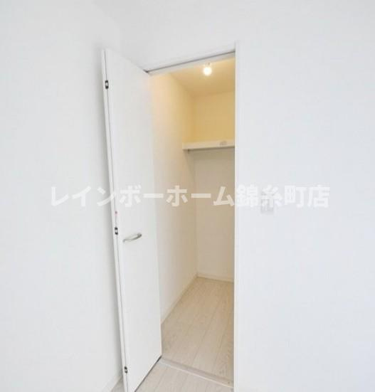 草加市吉町５丁目のアパートの収納