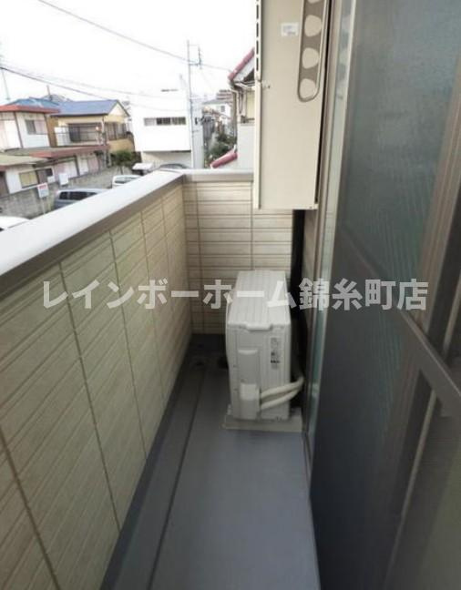 草加市吉町５丁目のアパートのバルコニー